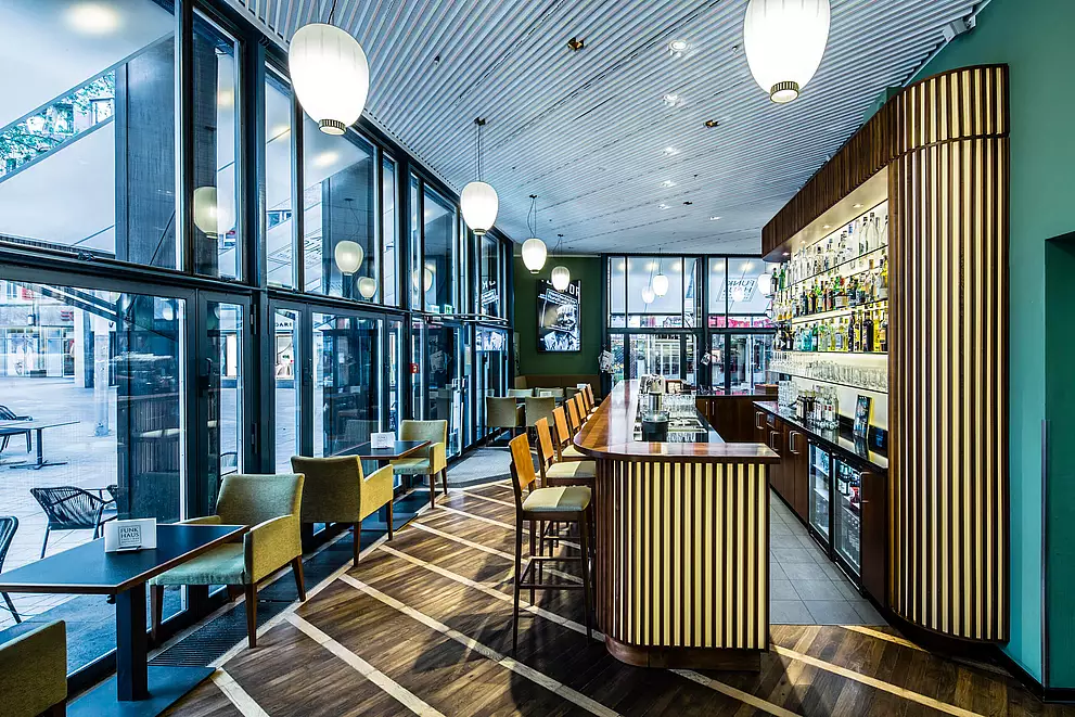 WDR-Funkhaus-Bar am Wallrafplatz in Köln im Stil der 50er Jahre. Restauriert und mit LED und moderner Lichtsteuerung ausgestattet.